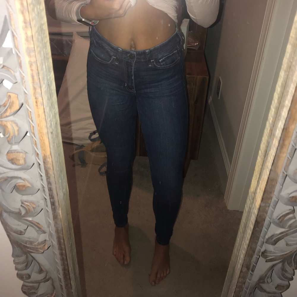 dark wash hollister skinny jeans!